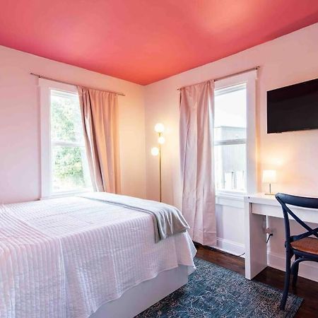 Blush And Bashful Germantown Two Bedroom Apartment Louisville-Jefferson County Extérieur photo