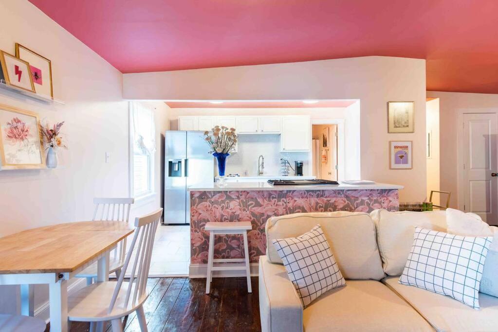 Blush And Bashful Germantown Two Bedroom Apartment Louisville-Jefferson County Extérieur photo