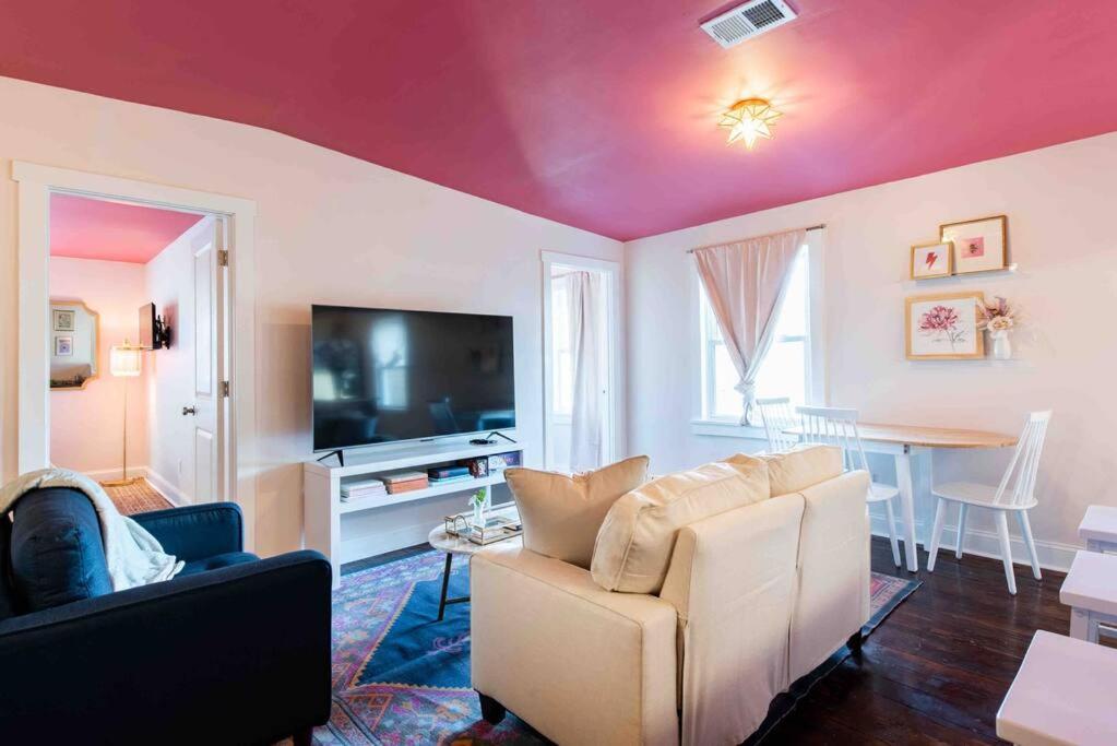 Blush And Bashful Germantown Two Bedroom Apartment Louisville-Jefferson County Extérieur photo