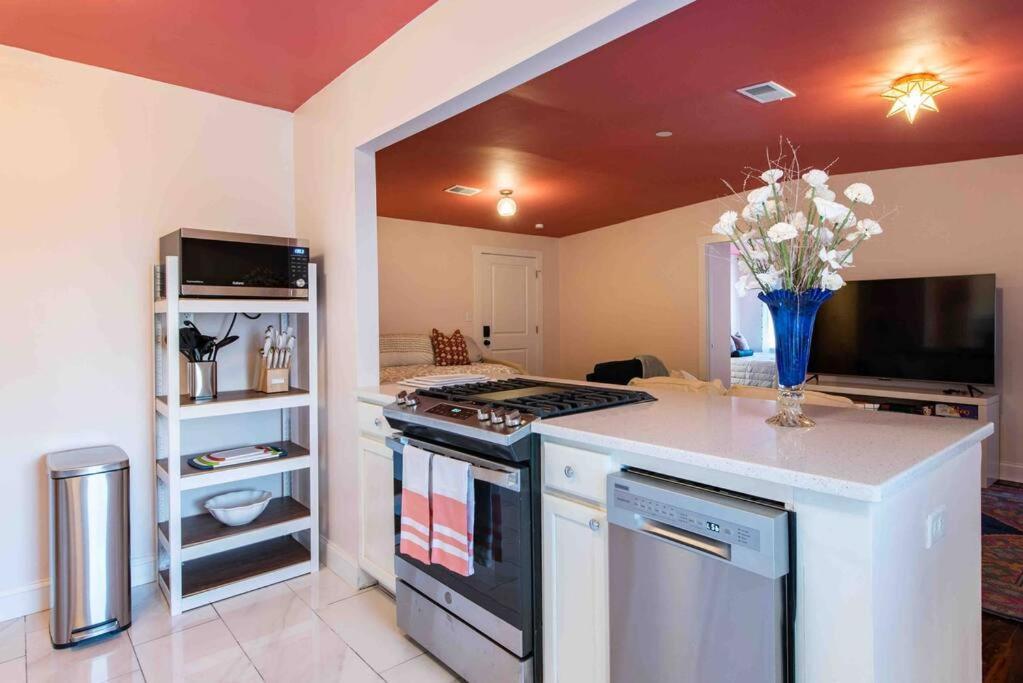 Blush And Bashful Germantown Two Bedroom Apartment Louisville-Jefferson County Extérieur photo