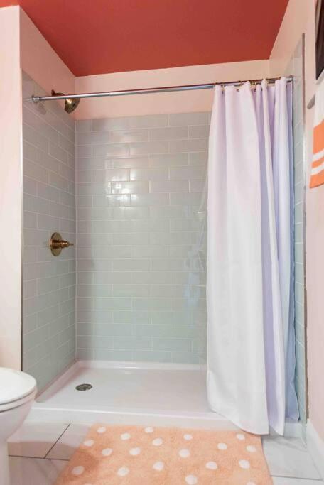 Blush And Bashful Germantown Two Bedroom Apartment Louisville-Jefferson County Extérieur photo