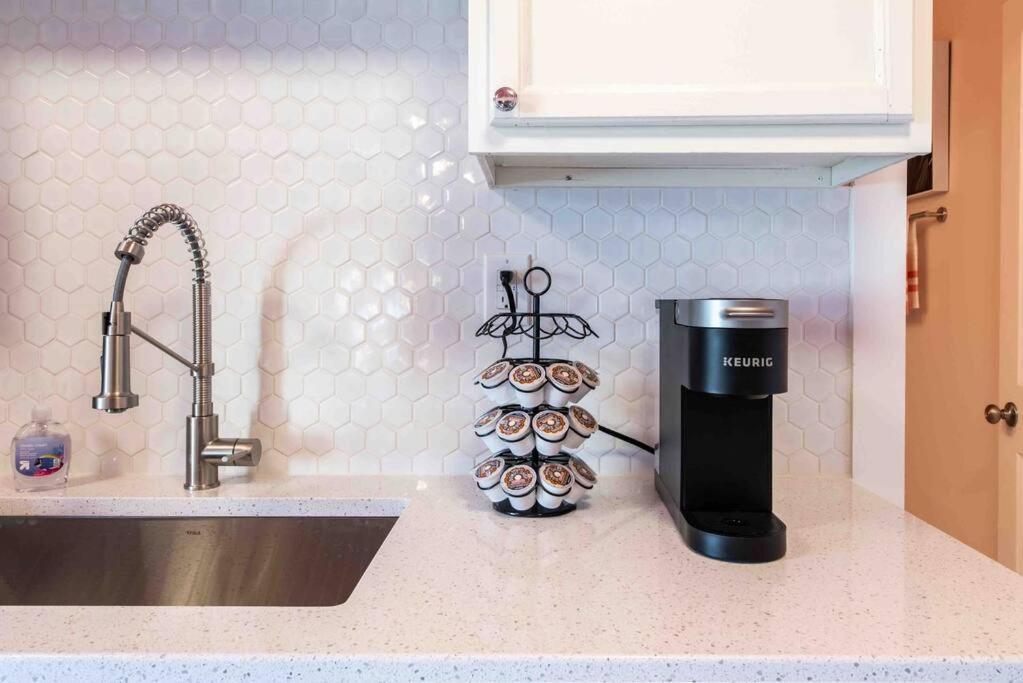 Blush And Bashful Germantown Two Bedroom Apartment Louisville-Jefferson County Extérieur photo