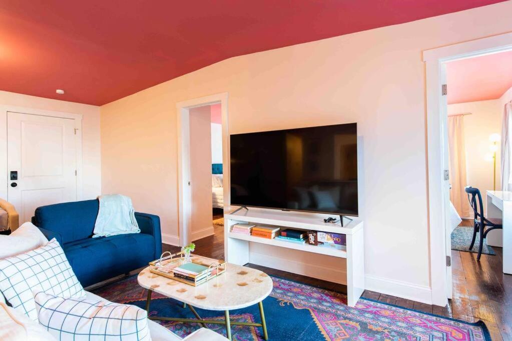 Blush And Bashful Germantown Two Bedroom Apartment Louisville-Jefferson County Extérieur photo