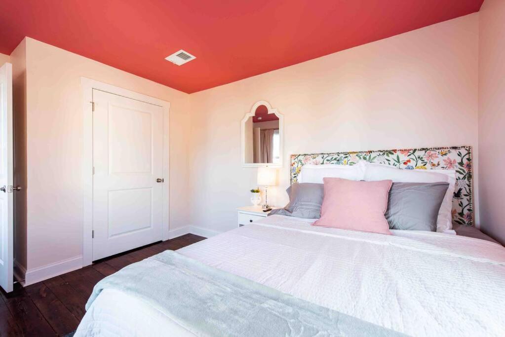 Blush And Bashful Germantown Two Bedroom Apartment Louisville-Jefferson County Extérieur photo